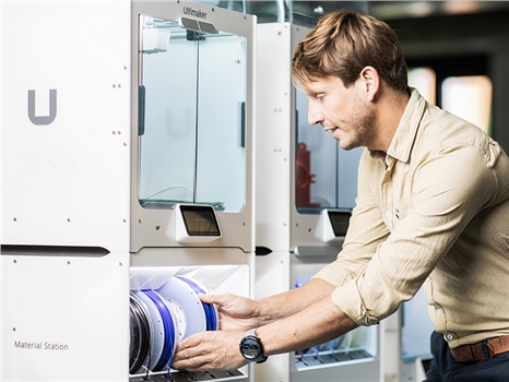 Ultimaker S5 Material Station in Office